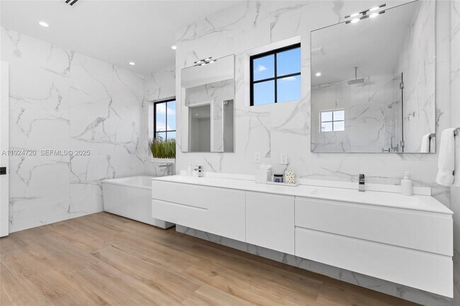 Building Photo - 895 NE 76th St