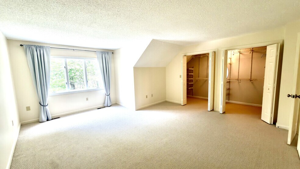 Building Photo - 26 Lions Ln