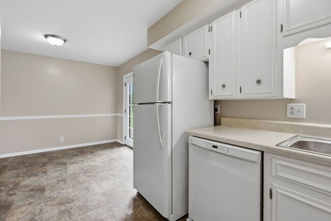 Building Photo - 758 McPherson Dr