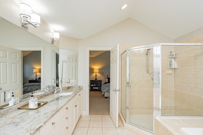 Primary Bath - 515 River St