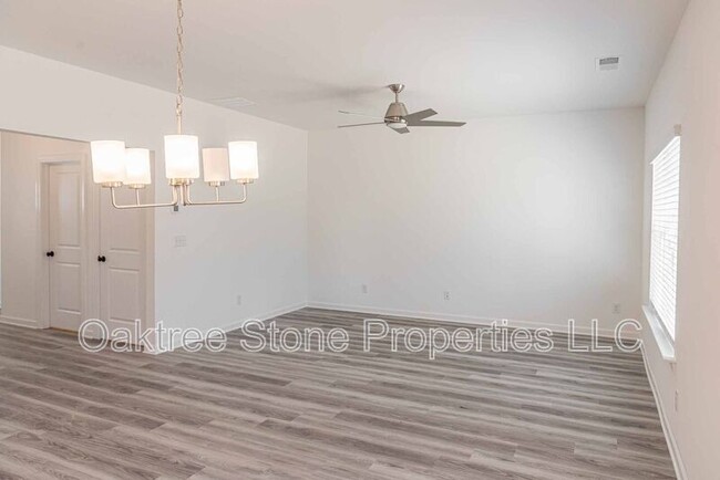 Building Photo - 3362 Skyland Dr