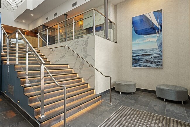 Building Photo - 300 Commercial St