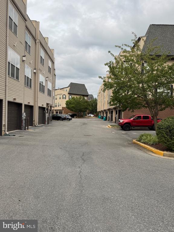 Building Photo - 1415 Trafalgar Ln