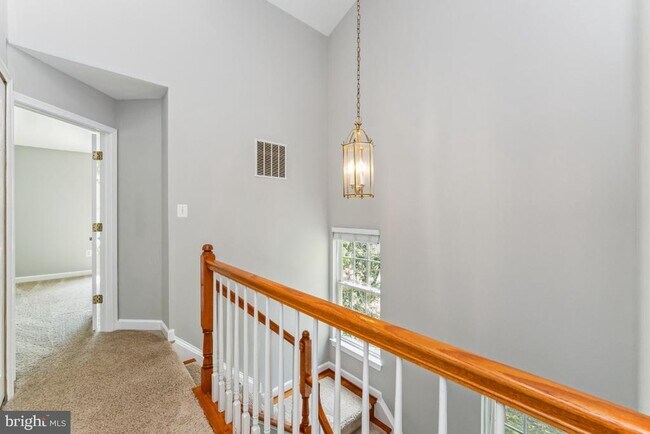 Building Photo - 4273 Upper Park Dr