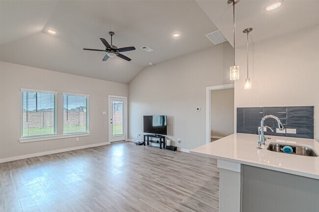 Building Photo - 21606 Wave Holw Dr