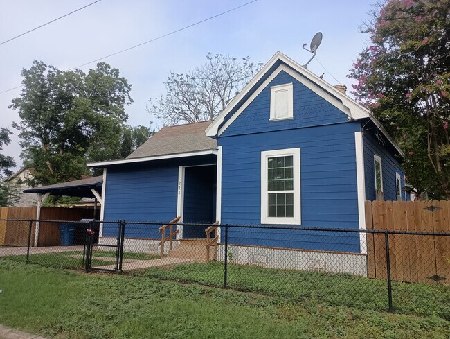 Building Photo - 215 N Polaris St