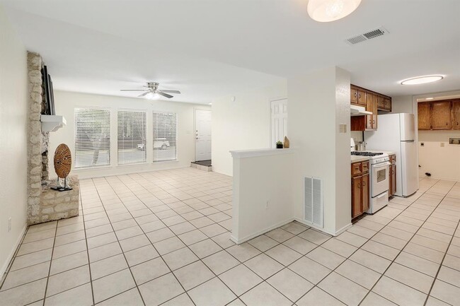 Building Photo - 6519 Hart Ln