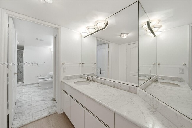 Building Photo - 5757 Collins Ave