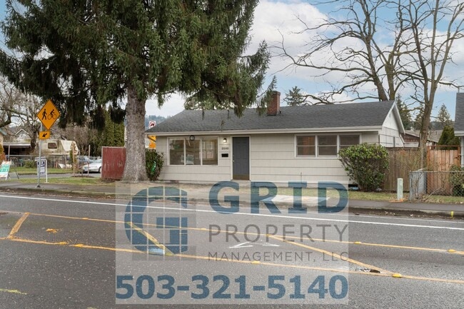 Building Photo - 3 Bedroom Home - Large Corner Lot - SE Portland!
