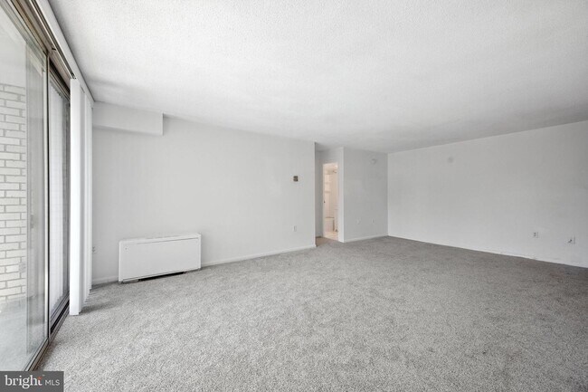 Building Photo - 2500 N Van Dorn St