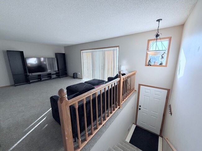 Building Photo - Spacious 2-Bedroom, 2.5 Bathroom, Tri-Level Townhome & Private Deck in Apple Valley!