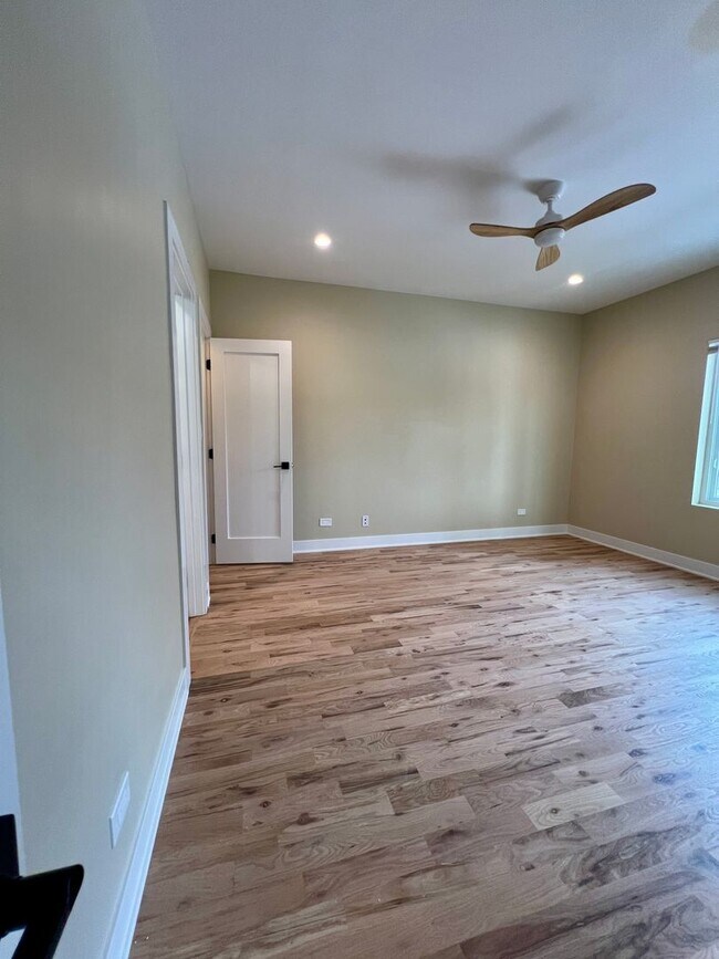 Building Photo - 4231 S Champlain Ave