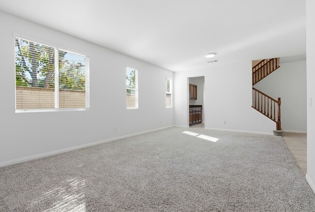 Building Photo - 1059 Vista Pointe Blvd