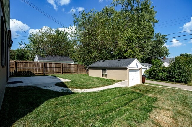 Building Photo - 1701 Briedweng Ave