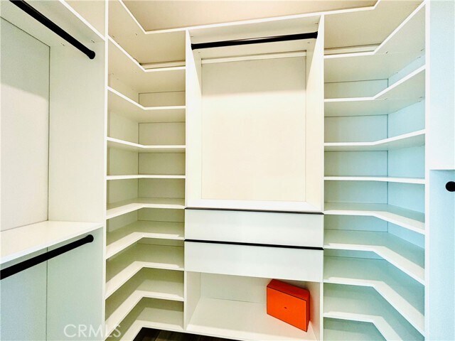 Building Photo - 589 Catalonia