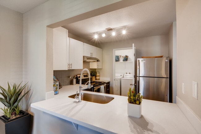 Building Photo - Rivercrest Meadows