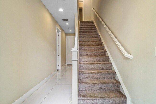 Building Photo - 7114 Edison Pl