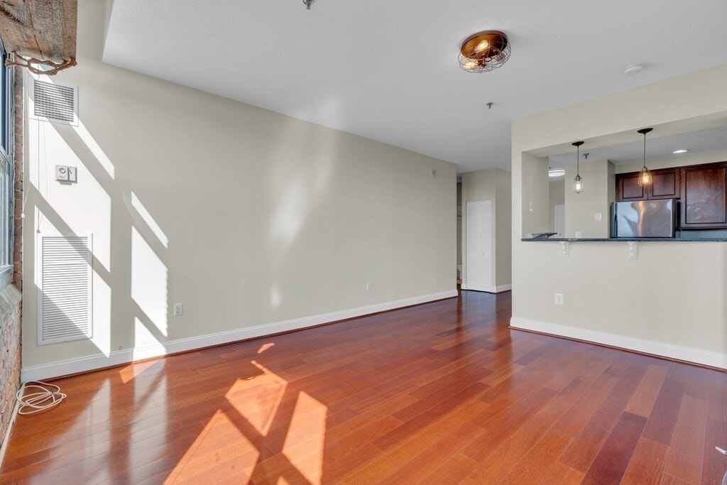 Building Photo - 151 Orleans St