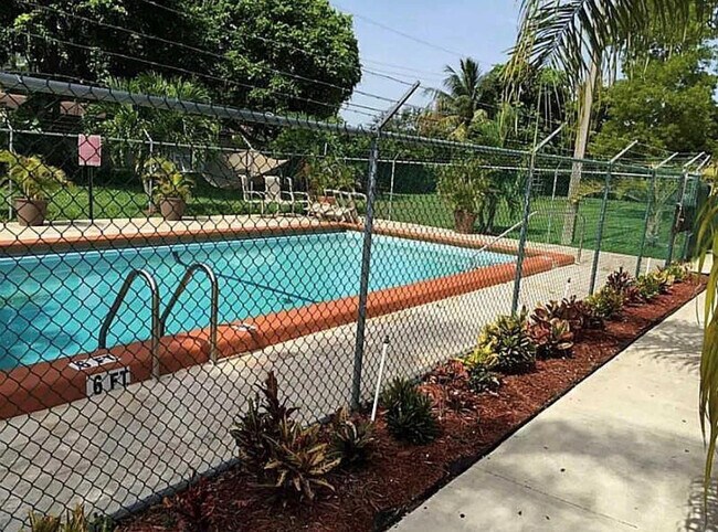 Building Photo - 1290 NE 119th St