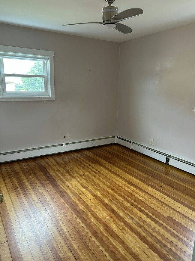 Building Photo - 325 Daggett Avenue, Unit 1