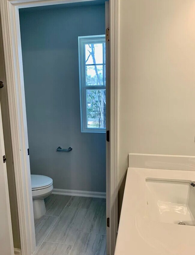 Building Photo - 525 Hazy Hls Ln