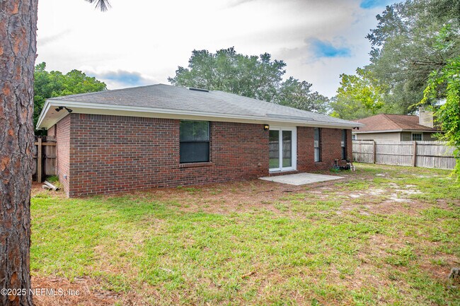 Building Photo - 12449 Long Lake Dr N