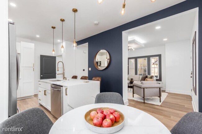 Building Photo - 4 br, 3.5 bath House - 481 Chilcote Ave