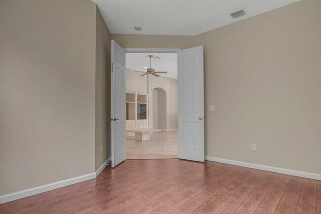 Building Photo - 6731 Southport Dr