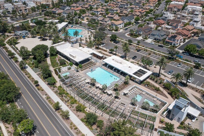 Building Photo - 216 Paramount