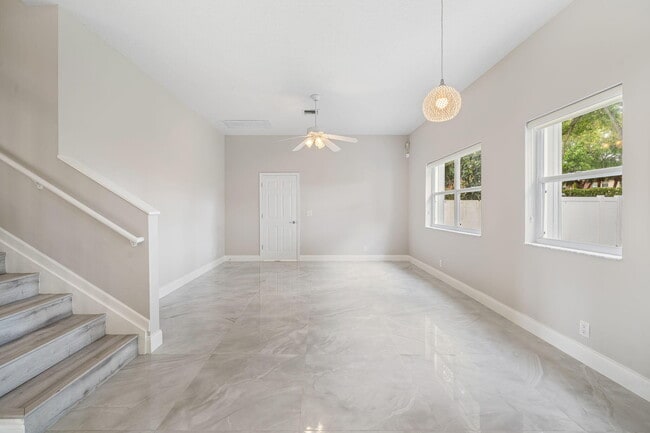 Building Photo - 3257 El Camino Real