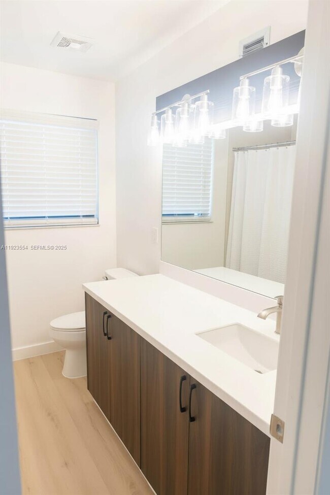 Building Photo - 7028 SW 106th Pl