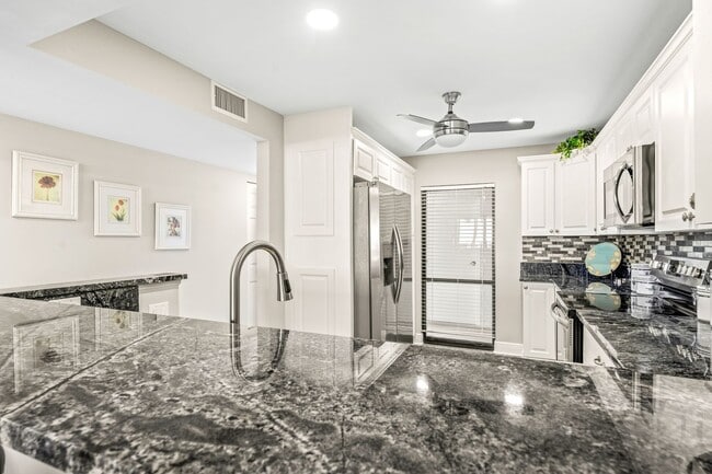 Building Photo - Oceanview 2 BR 2 BA in Vero Beach Turnkey Monthly Rental