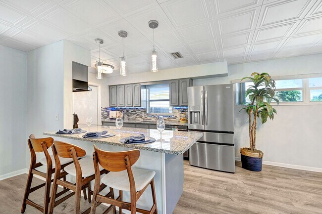 Building Photo - 1028 Coronado Dr