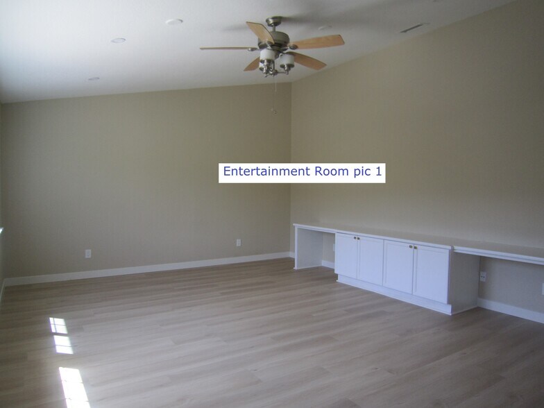 Building Photo - 1181 Kestrel Cir