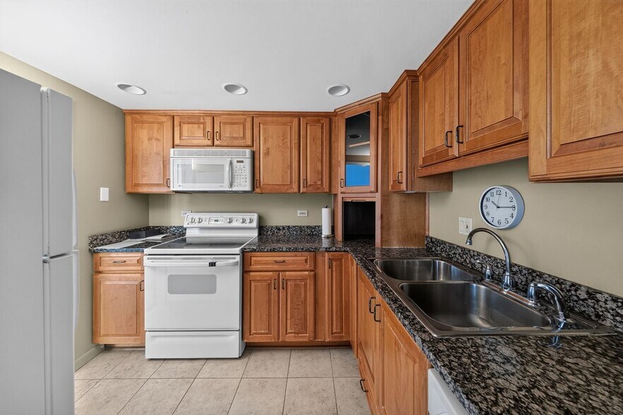Building Photo - 155 N Harbor Dr