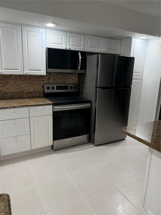 Building Photo - 5220 Las Verdes Cir