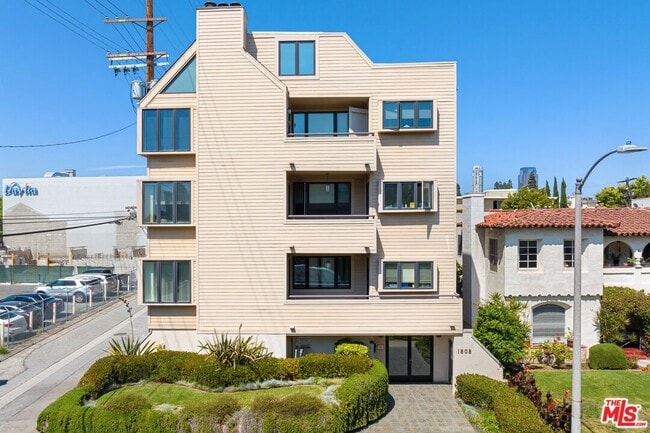 Primary Photo - 1808 Manning Ave