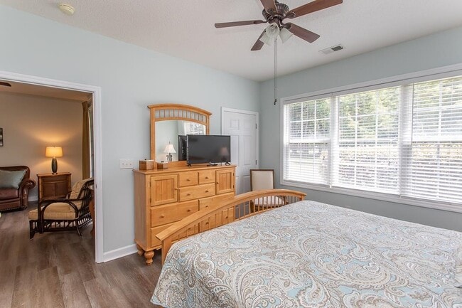 Building Photo - 5801 Oyster Catcher Dr