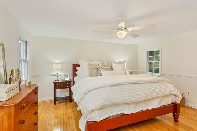 Building Photo - 25 Embassy St