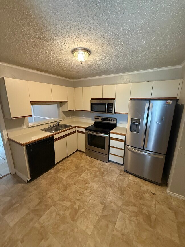 Building Photo - 830 Ash Grove Ln
