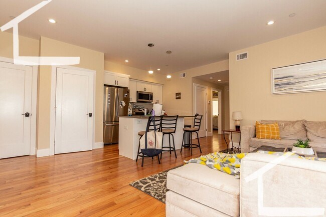 Building Photo - No Brokers Fee, Steps from Boston Lending, In-Unit Washer and Dryer, Central Heat/AC, Parking.