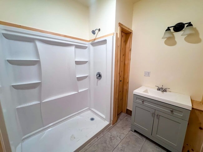 Building Photo - Meadow Woods