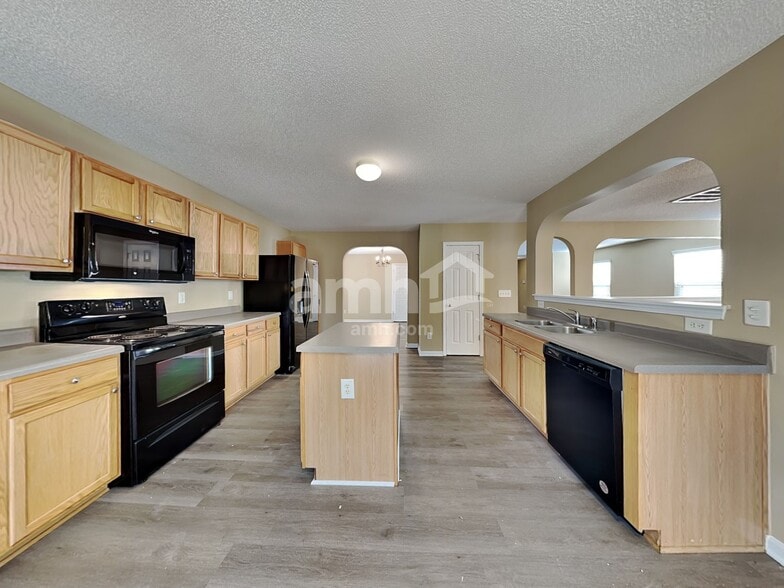 Building Photo - 37 Valleyfield Dr