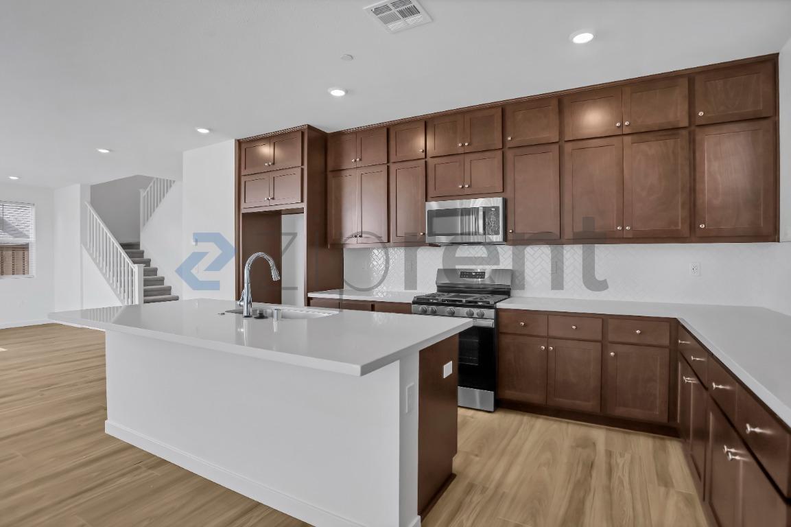 Building Photo - Unit