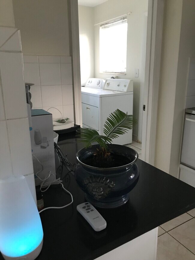 Building Photo - 10911 NE 9th Ct