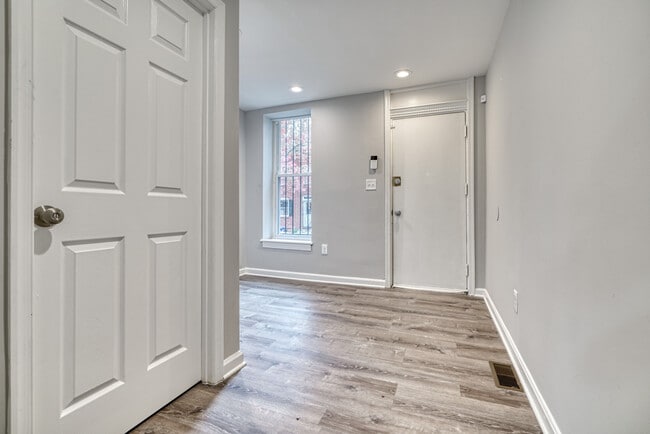 Building Photo - Woodward St