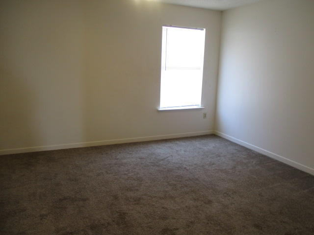 Building Photo - 206 Ann Cir