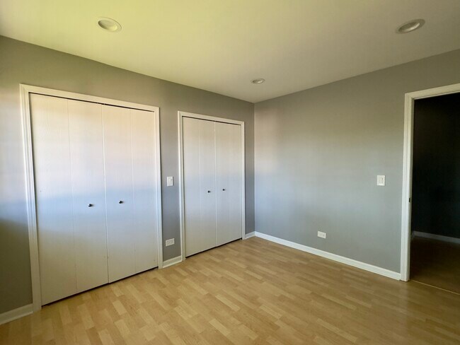Building Photo - 1356 S Lorraine Rd