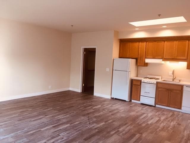 Building Photo - 1047 El Camino Real