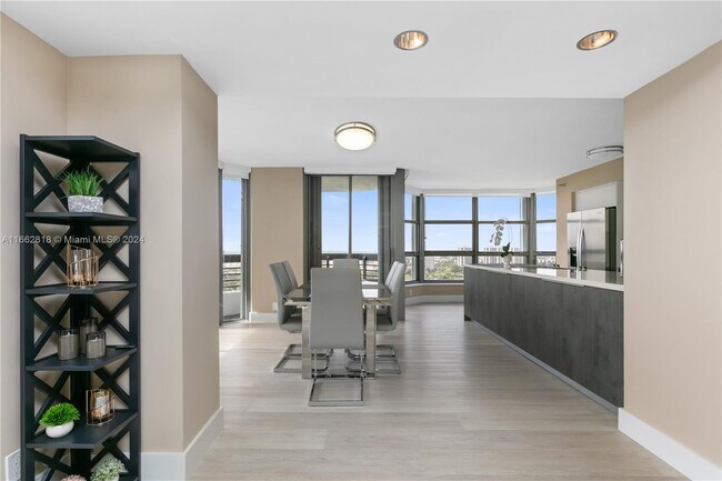 Building Photo - 3500 Mystic Pointe Dr